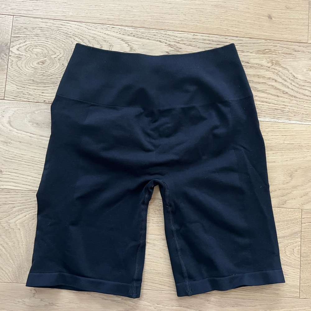 Alphalete Amplify Black biker Shorts Size medium